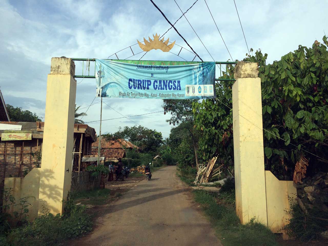 Gerbang menuju Curup Gangsa - Wisata Way Kanan