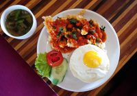 Nasi Ayam Crispy Saos Hot Spicy - Cafe De Rosse - tempat makan enak di bandar lampung - yopie pangkey - 6