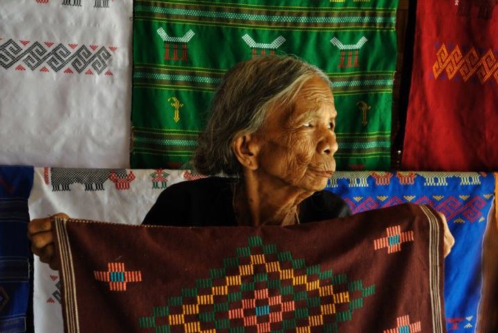contoh foto - Grand Mother at Sa' dan Toraja - Budhi Marta Utama - kategori Portrait  Photography.jpg