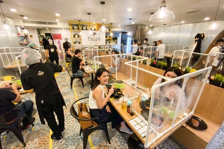 Restoran saat new Normal - facebook penguin eat shabu