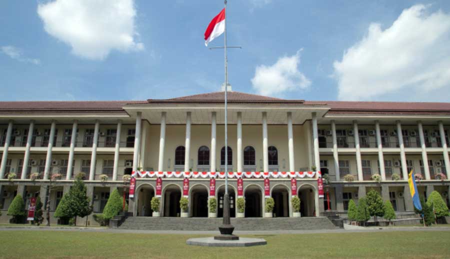 Daftar Universitas terbaik di indonesia - negeri swasta - ugm.ac.id